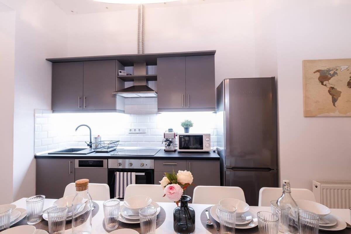 Central Brand New And Modern Apartment Budapeste Exterior foto